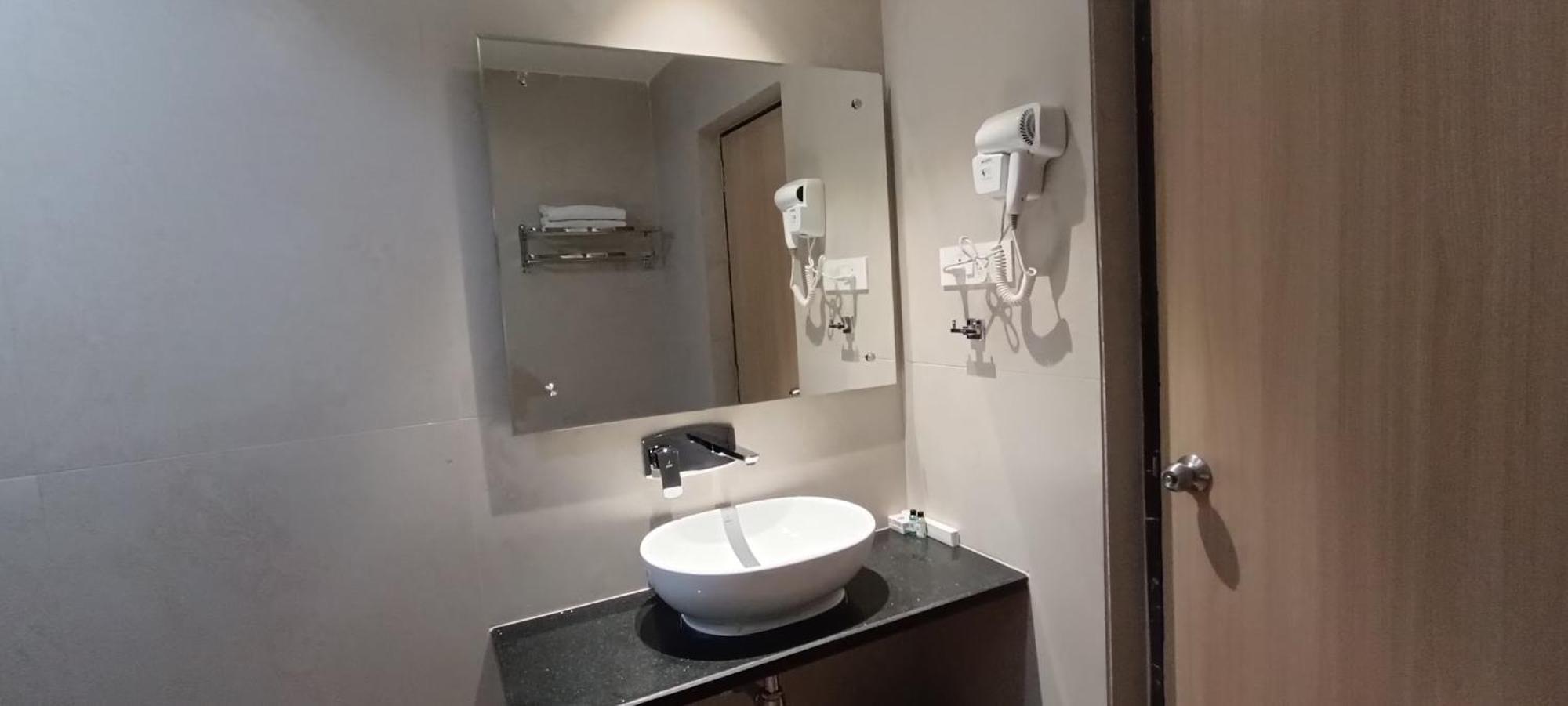 Hotel Lee Garden Near To Blue Flag Beach 500 Mtrs Puri Dış mekan fotoğraf