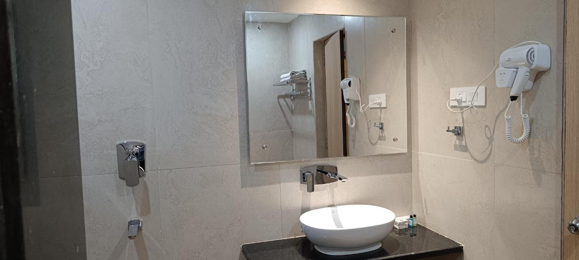 Hotel Lee Garden Near To Blue Flag Beach 500 Mtrs Puri Dış mekan fotoğraf